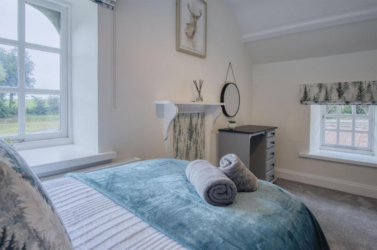 The Stables - 2 Bedroom Cottage - Princes Gate Ludchurch ภายนอก รูปภาพ