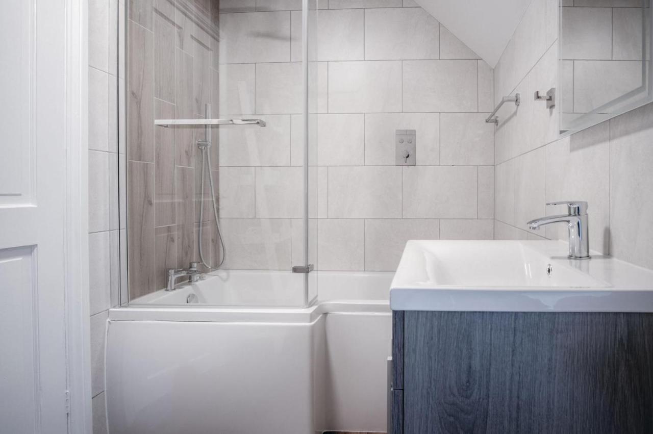 The Stables - 2 Bedroom Cottage - Princes Gate Ludchurch ภายนอก รูปภาพ