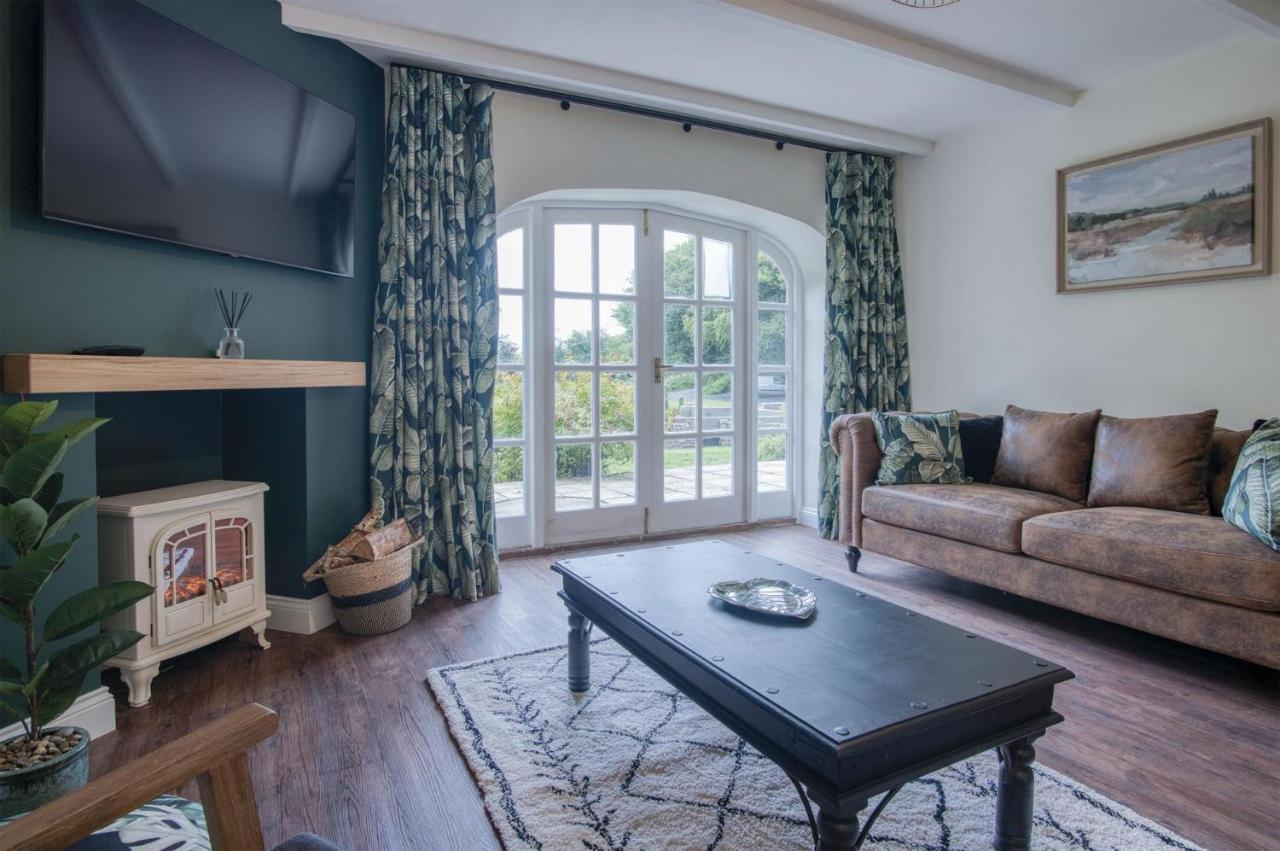 The Stables - 2 Bedroom Cottage - Princes Gate Ludchurch ภายนอก รูปภาพ