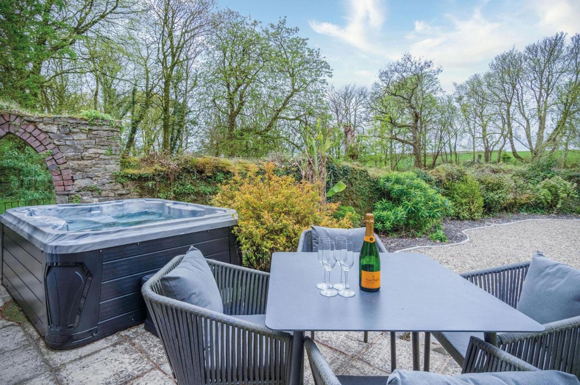 The Stables - 2 Bedroom Cottage - Princes Gate Ludchurch ภายนอก รูปภาพ